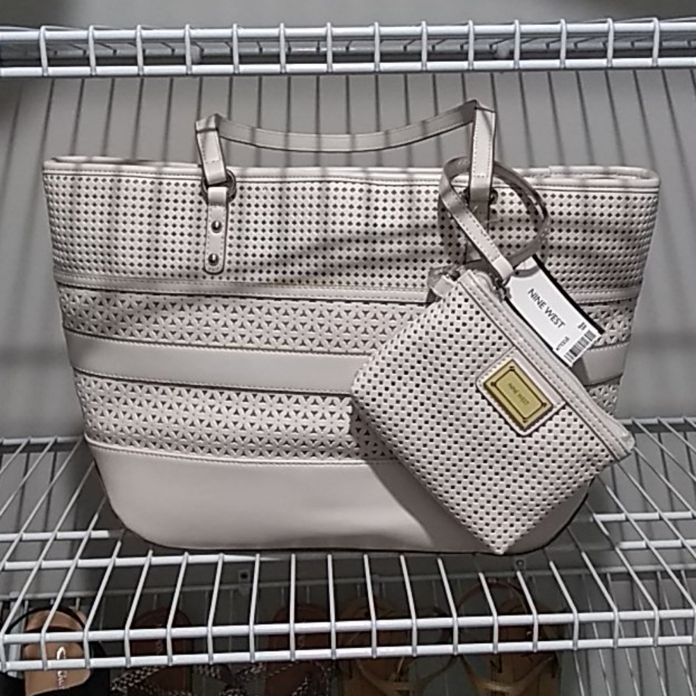 Nwt nine West White shoulder bag and coin purse